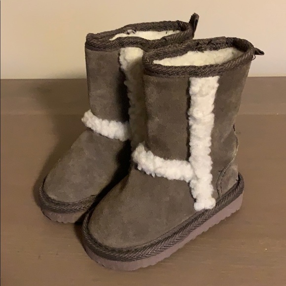 Please Mum Taupe Sherpa Boots - Baby Size 4 - Picture 2 of 6